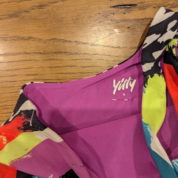 YITTY Colorful Abstract Print Top - Picture 3 of 3